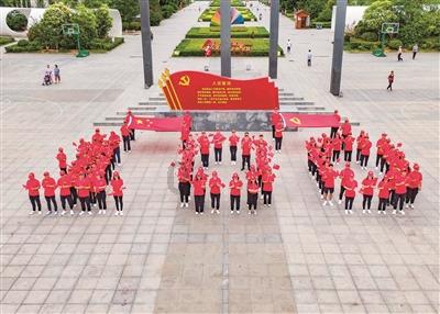 德江县荆角乡关工委组织开展大学生反哺实践活动