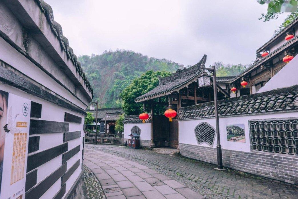 石马赛道所及,处处皆是风景→